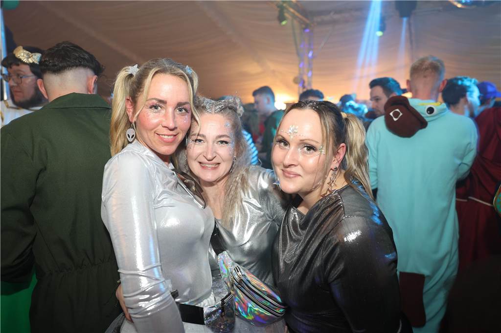 Karnevalssamstag in Olfen: Ganz viele Fotos von den Partys in der Stadt