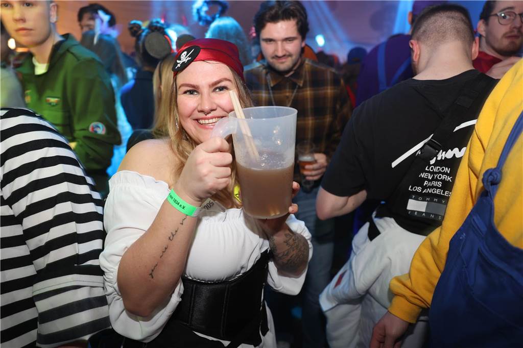 Karnevalssamstag in Olfen: Ganz viele Fotos von den Partys in der Stadt