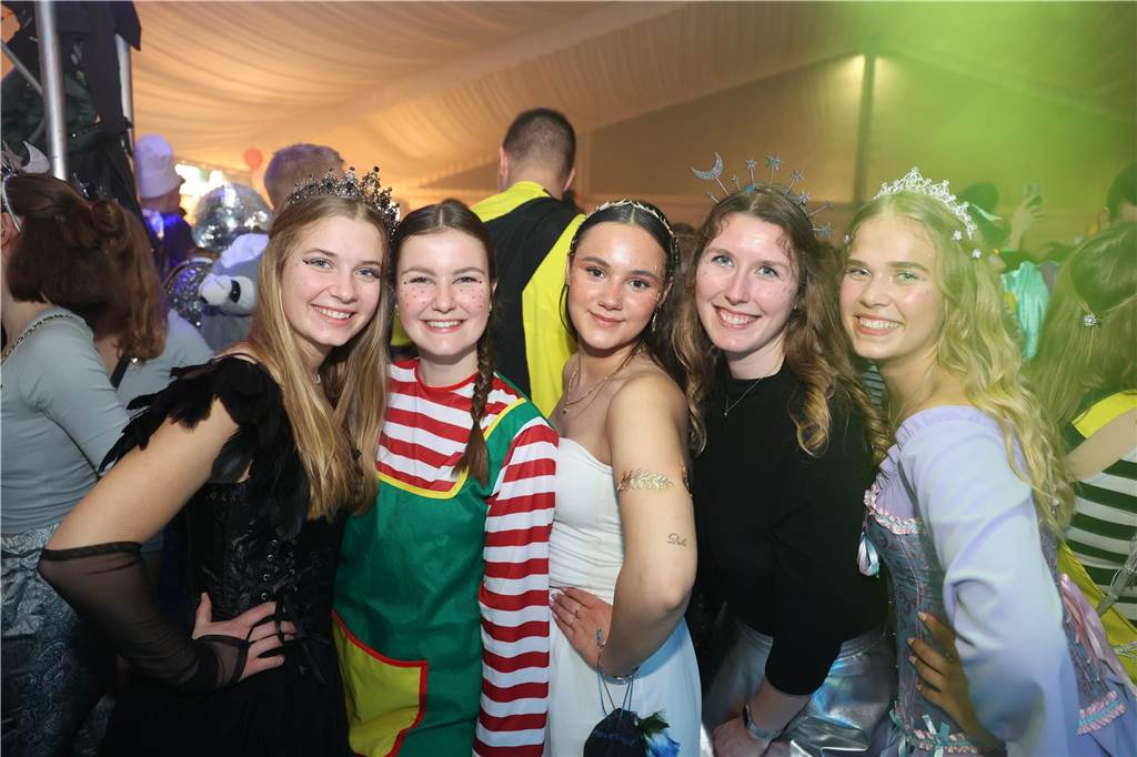Karnevalssamstag in Olfen: Ganz viele Fotos von den Partys in der Stadt