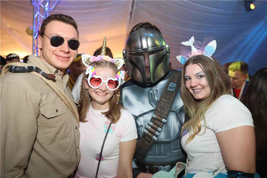 Karnevalssamstag in Olfen: Ganz viele Fotos von den Partys in der Stadt
