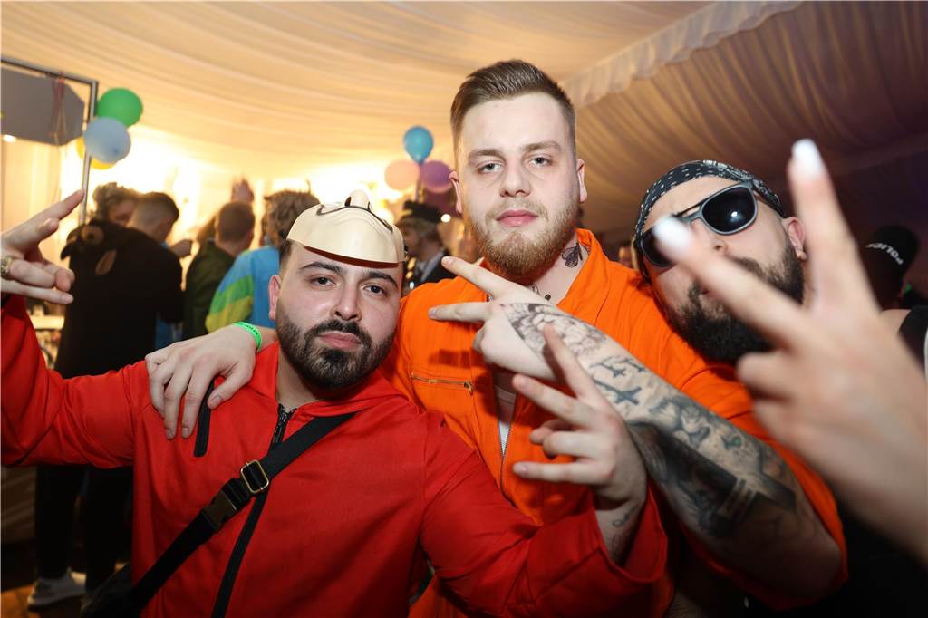 Karnevalssamstag in Olfen: Ganz viele Fotos von den Partys in der Stadt