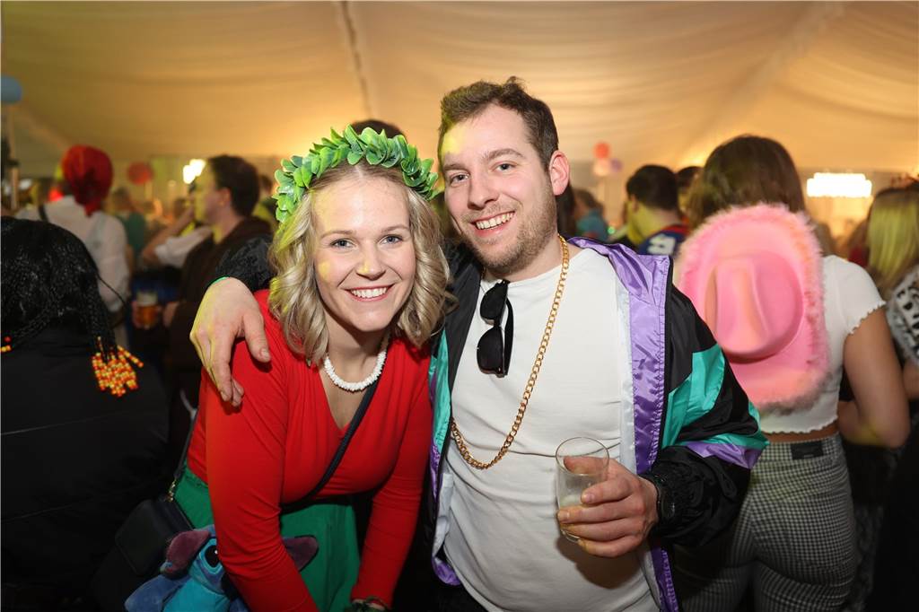 Karnevalssamstag in Olfen: Ganz viele Fotos von den Partys in der Stadt