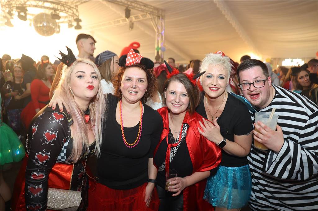 Karnevalssamstag in Olfen: Ganz viele Fotos von den Partys in der Stadt