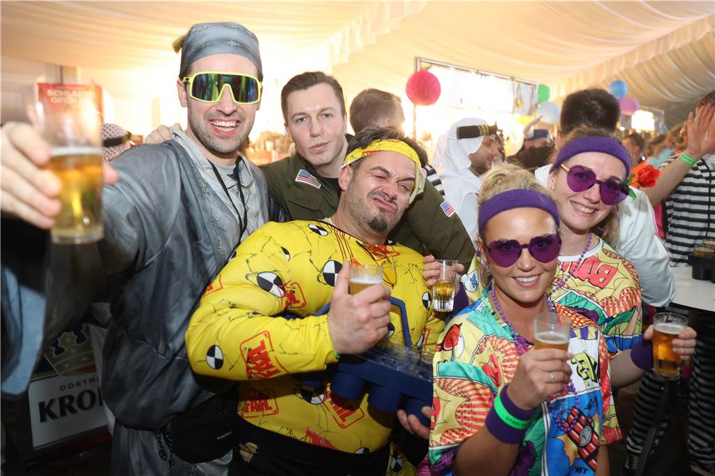 Karnevalssamstag in Olfen: Ganz viele Fotos von den Partys in der Stadt