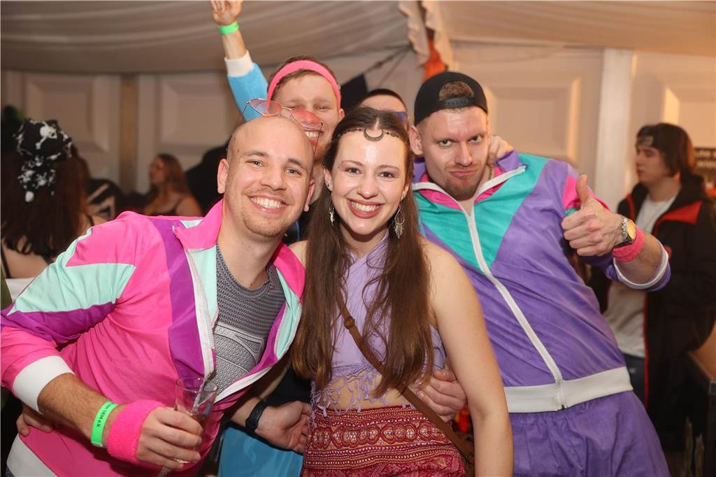 Karnevalssamstag in Olfen: Ganz viele Fotos von den Partys in der Stadt