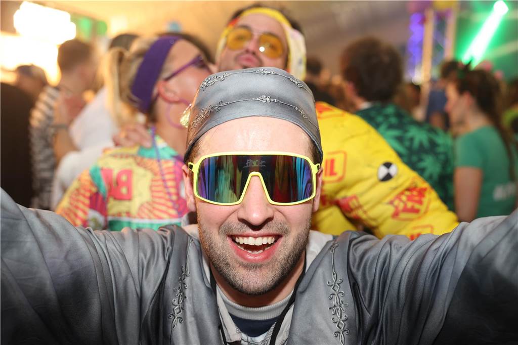 Karnevalssamstag in Olfen: Ganz viele Fotos von den Partys in der Stadt