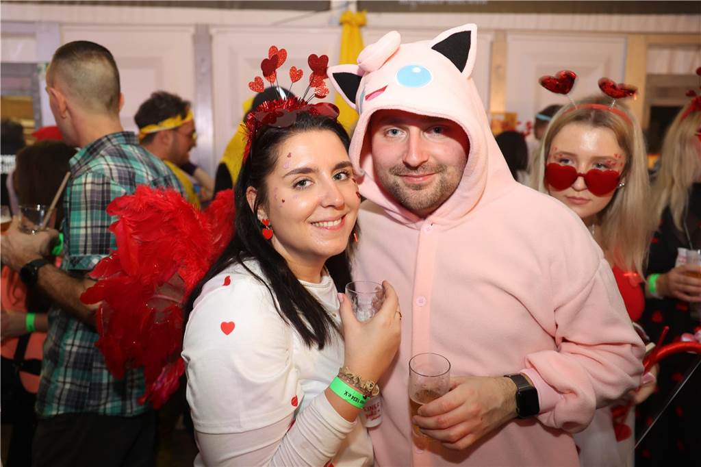 Karnevalssamstag in Olfen: Ganz viele Fotos von den Partys in der Stadt