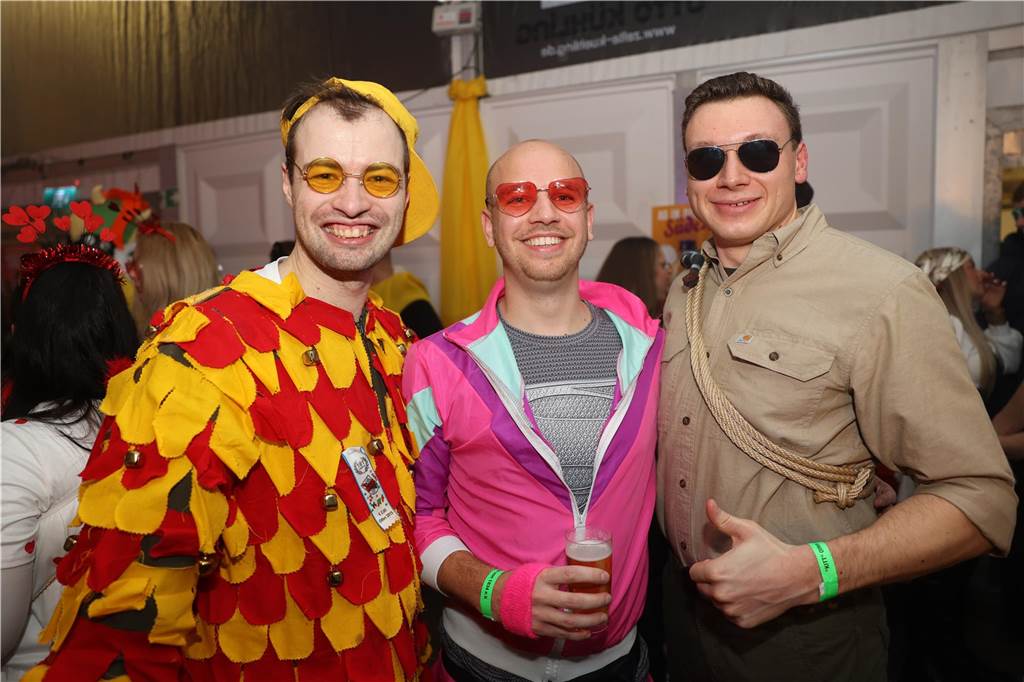 Karnevalssamstag in Olfen: Ganz viele Fotos von den Partys in der Stadt