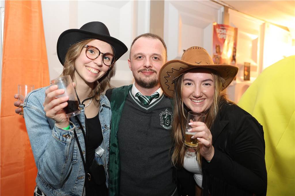 Karnevalssamstag in Olfen: Ganz viele Fotos von den Partys in der Stadt