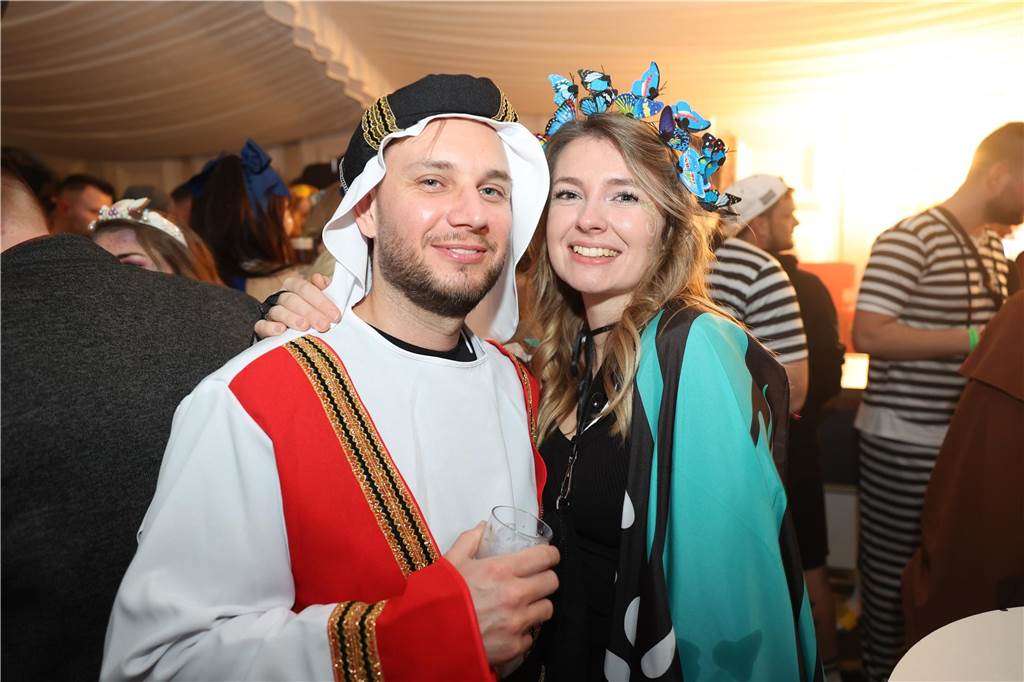 Karnevalssamstag in Olfen: Ganz viele Fotos von den Partys in der Stadt