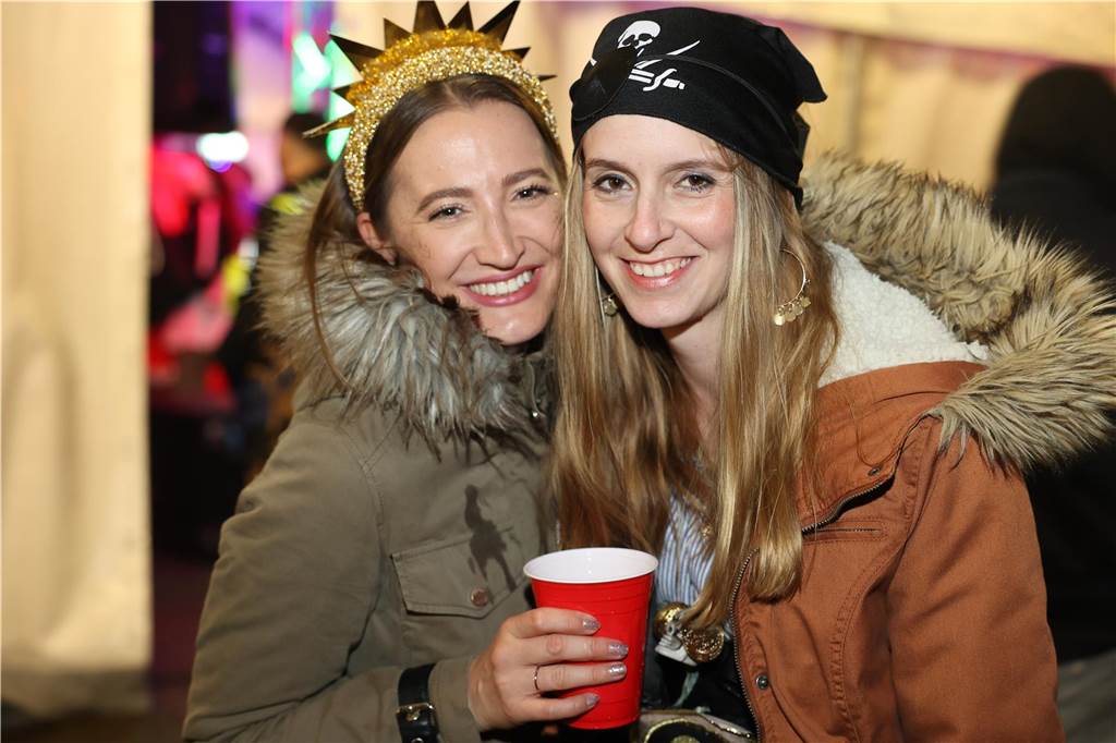 Karnevalssamstag in Olfen: Ganz viele Fotos von den Partys in der Stadt