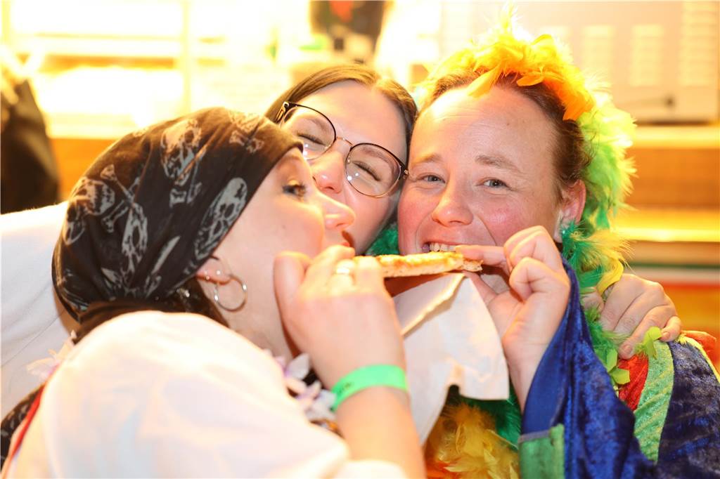Karnevalssamstag in Olfen: Ganz viele Fotos von den Partys in der Stadt
