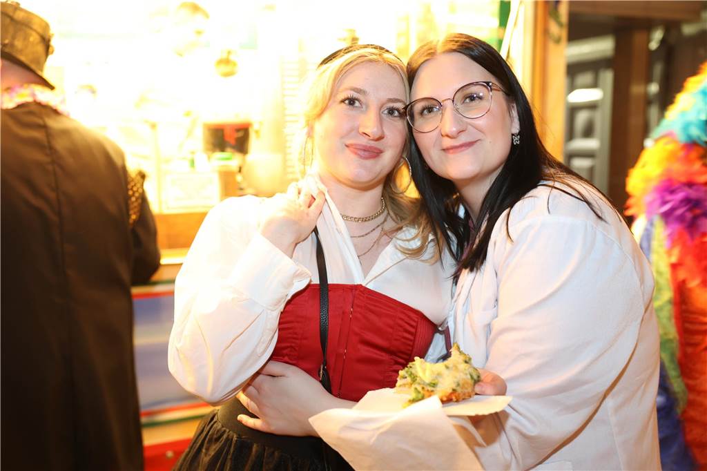 Karnevalssamstag in Olfen: Ganz viele Fotos von den Partys in der Stadt