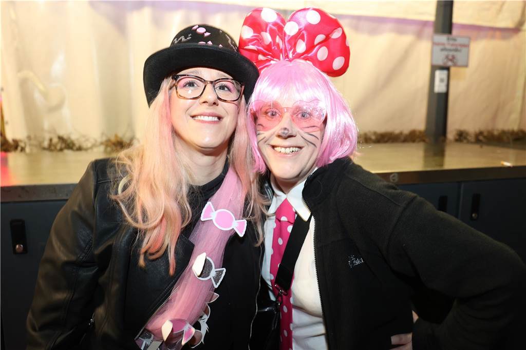 Karnevalssamstag in Olfen: Ganz viele Fotos von den Partys in der Stadt