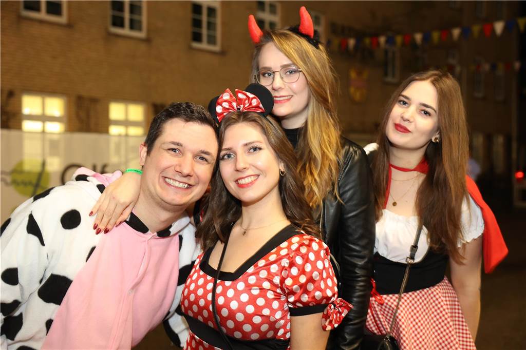 Karnevalssamstag in Olfen: Ganz viele Fotos von den Partys in der Stadt