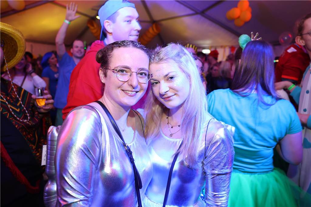 Karnevalssamstag in Olfen: Ganz viele Fotos von den Partys in der Stadt
