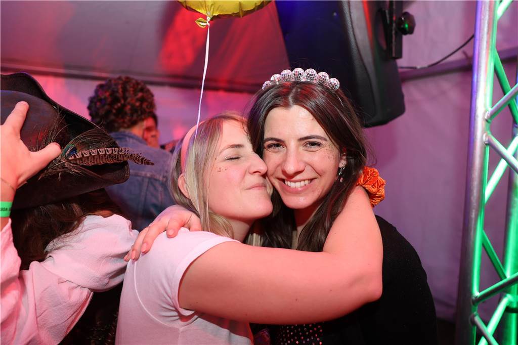 Karnevalssamstag in Olfen: Ganz viele Fotos von den Partys in der Stadt