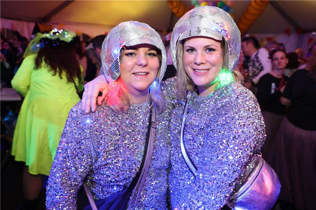 Karnevalssamstag in Olfen: Ganz viele Fotos von den Partys in der Stadt