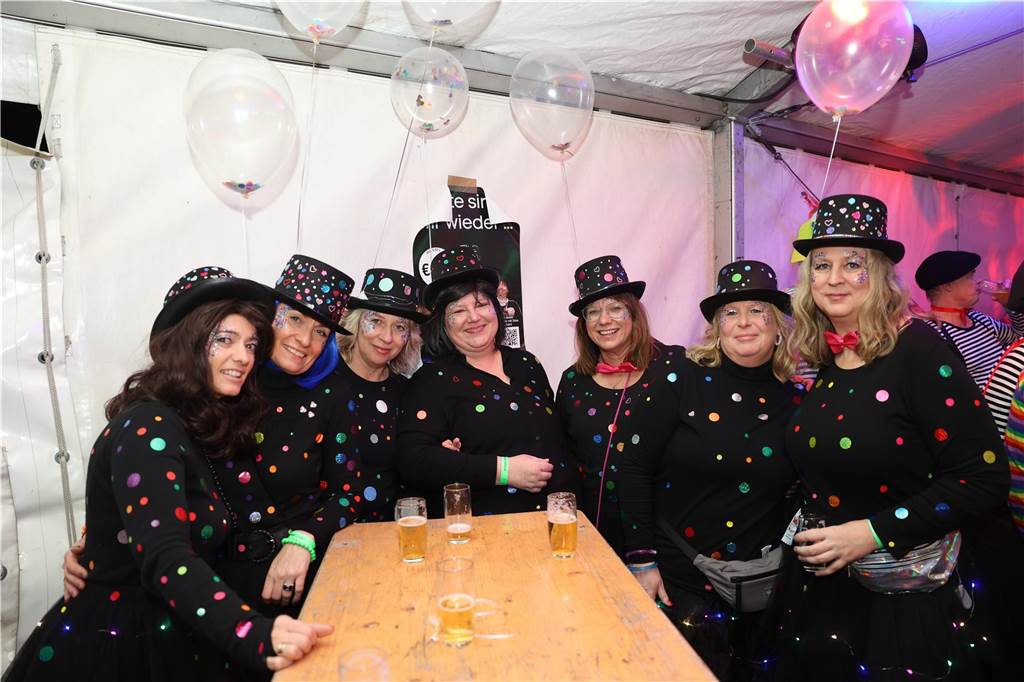 Karnevalssamstag in Olfen: Ganz viele Fotos von den Partys in der Stadt