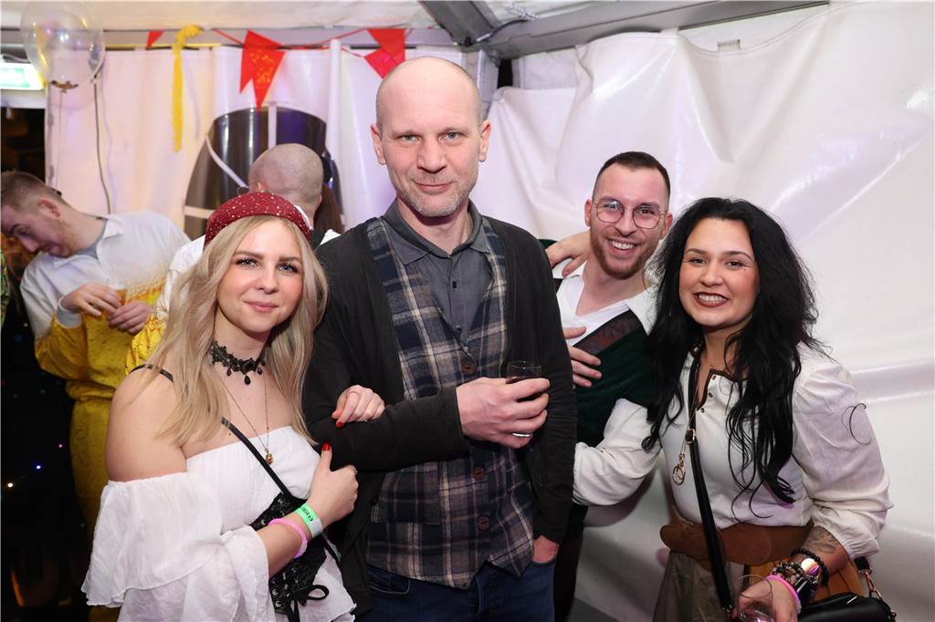 Karnevalssamstag in Olfen: Ganz viele Fotos von den Partys in der Stadt