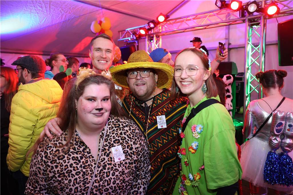 Karnevalssamstag in Olfen: Ganz viele Fotos von den Partys in der Stadt