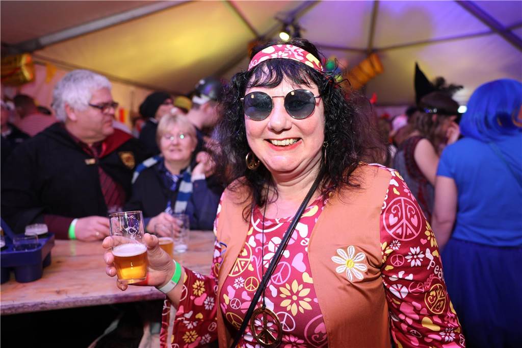 Karnevalssamstag in Olfen: Ganz viele Fotos von den Partys in der Stadt