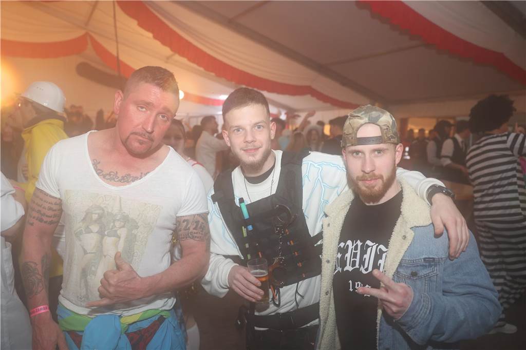 Karnevalssamstag in Olfen: Ganz viele Fotos von den Partys in der Stadt