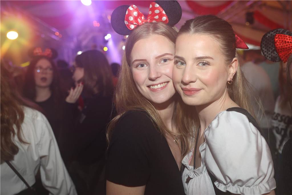 Karnevalssamstag in Olfen: Ganz viele Fotos von den Partys in der Stadt