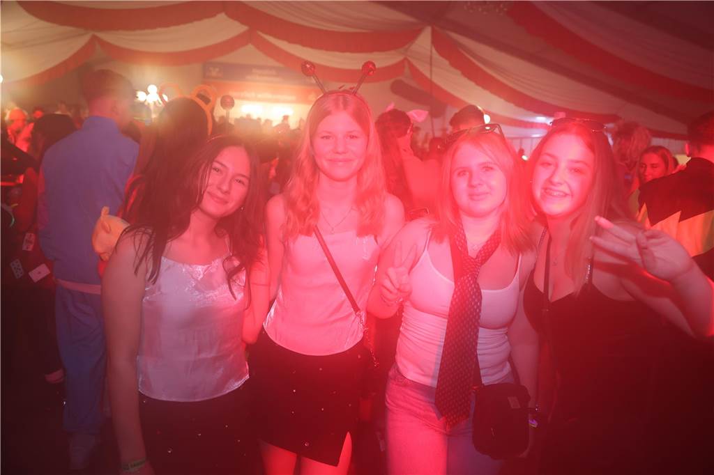 Karnevalssamstag in Olfen: Ganz viele Fotos von den Partys in der Stadt