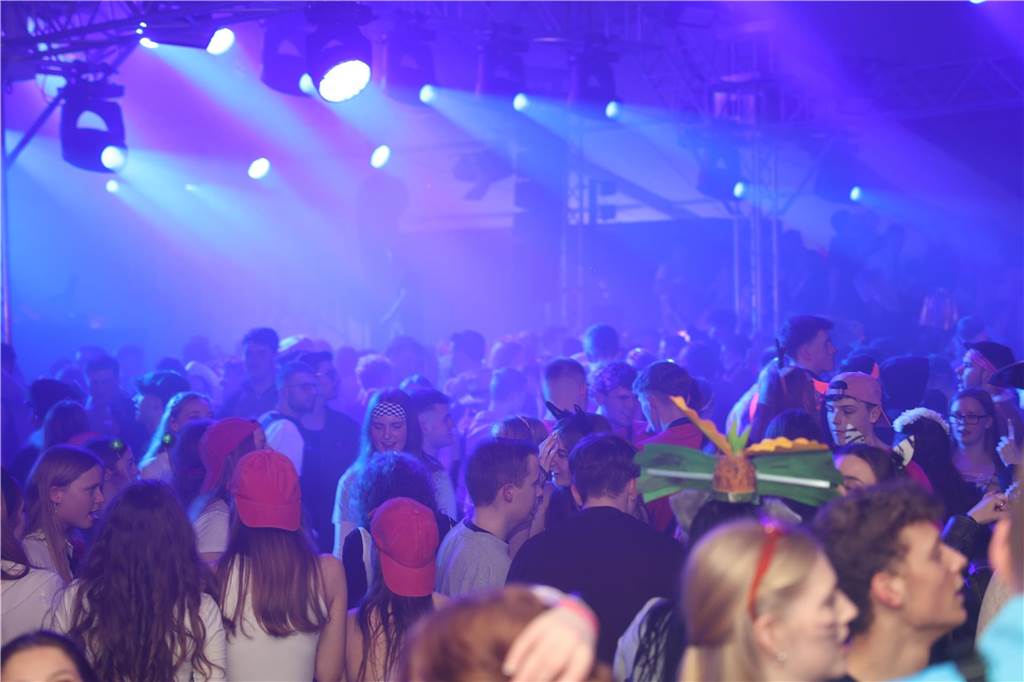 Karnevalssamstag in Olfen: Ganz viele Fotos von den Partys in der Stadt