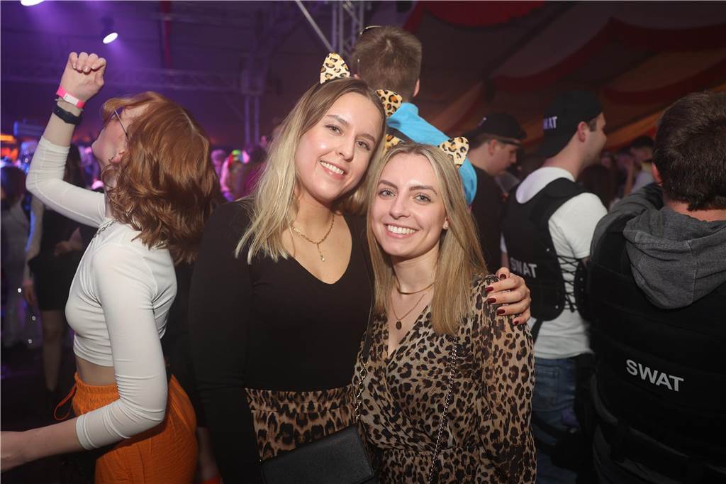 Karnevalssamstag in Olfen: Ganz viele Fotos von den Partys in der Stadt