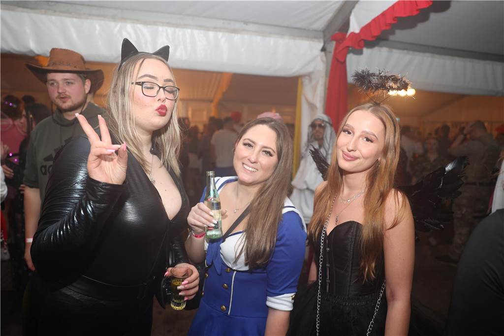 Karnevalssamstag in Olfen: Ganz viele Fotos von den Partys in der Stadt