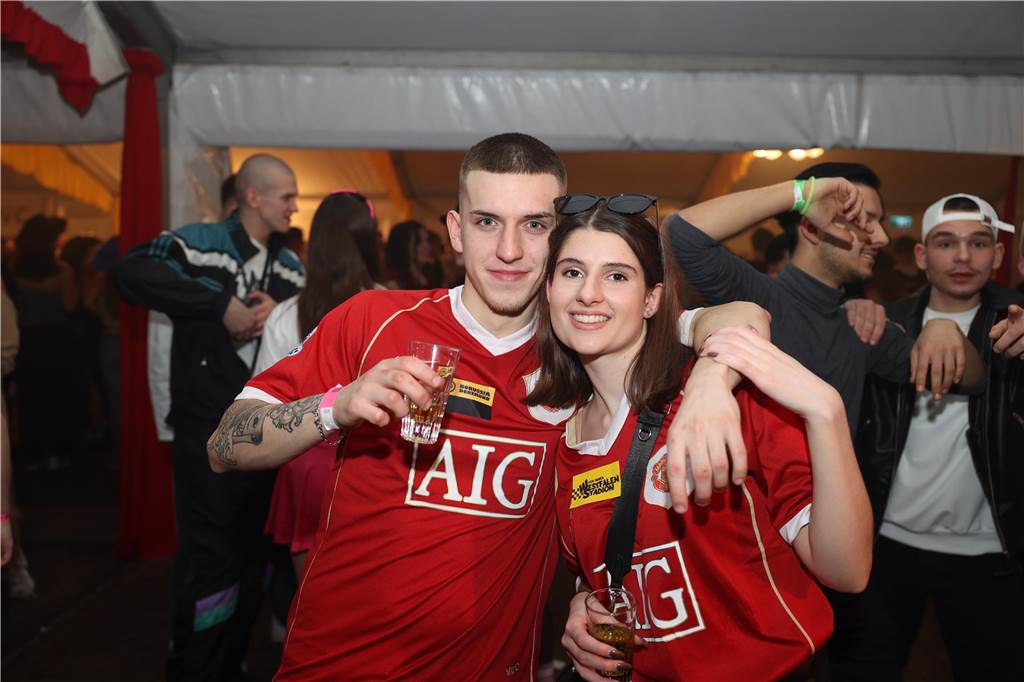 Karnevalssamstag in Olfen: Ganz viele Fotos von den Partys in der Stadt