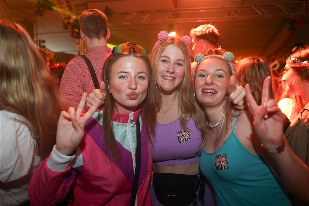 Karnevalssamstag in Olfen: Ganz viele Fotos von den Partys in der Stadt