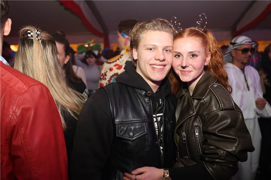 Karnevalssamstag in Olfen: Ganz viele Fotos von den Partys in der Stadt