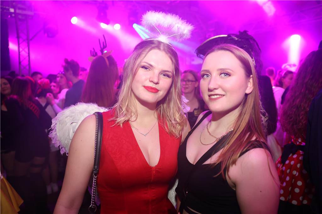 Karnevalssamstag in Olfen: Ganz viele Fotos von den Partys in der Stadt
