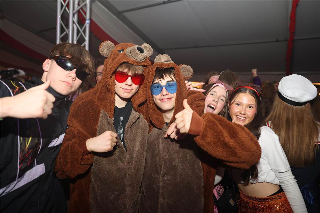 Karnevalssamstag in Olfen: Ganz viele Fotos von den Partys in der Stadt