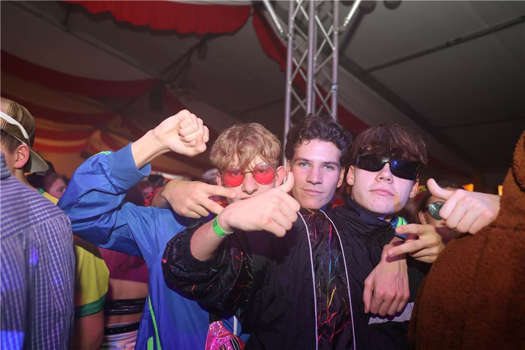 Karnevalssamstag in Olfen: Ganz viele Fotos von den Partys in der Stadt