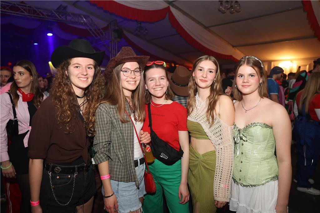 Karnevalssamstag in Olfen: Ganz viele Fotos von den Partys in der Stadt