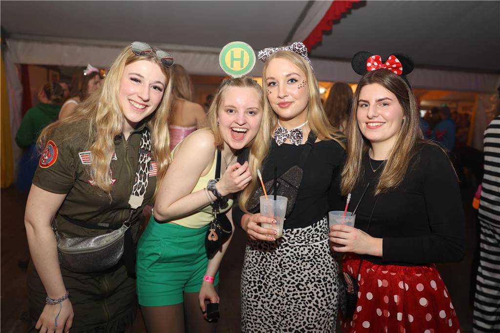 Karnevalssamstag in Olfen: Ganz viele Fotos von den Partys in der Stadt