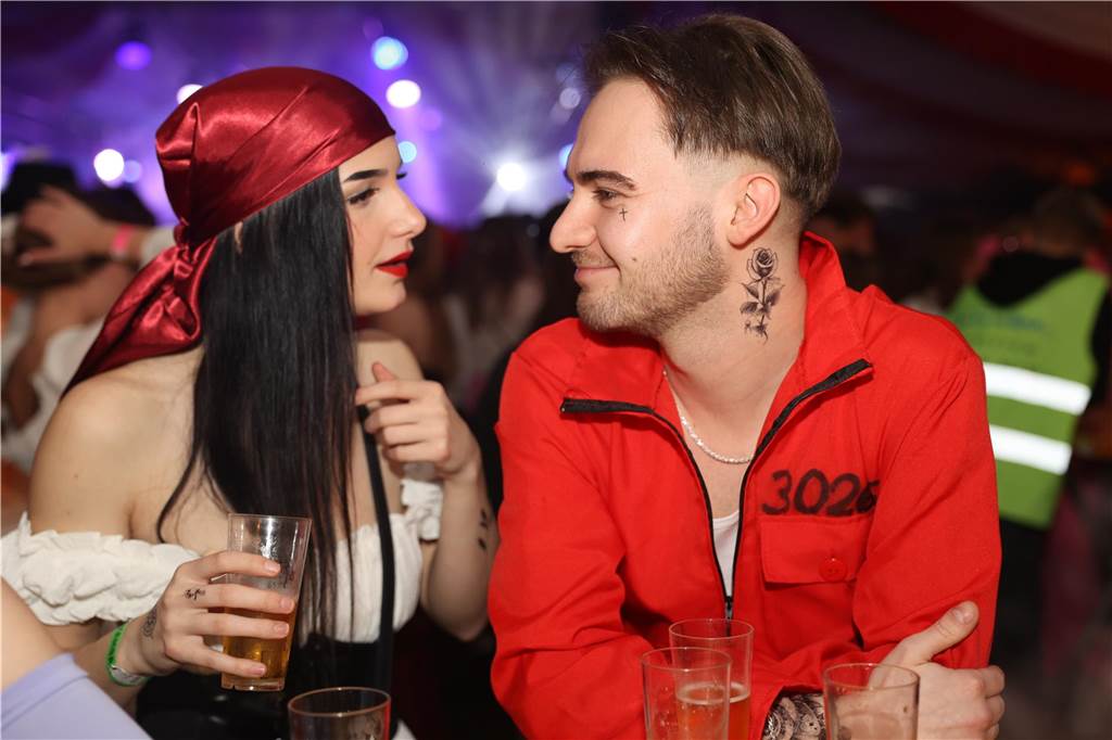 Karnevalssamstag in Olfen: Ganz viele Fotos von den Partys in der Stadt