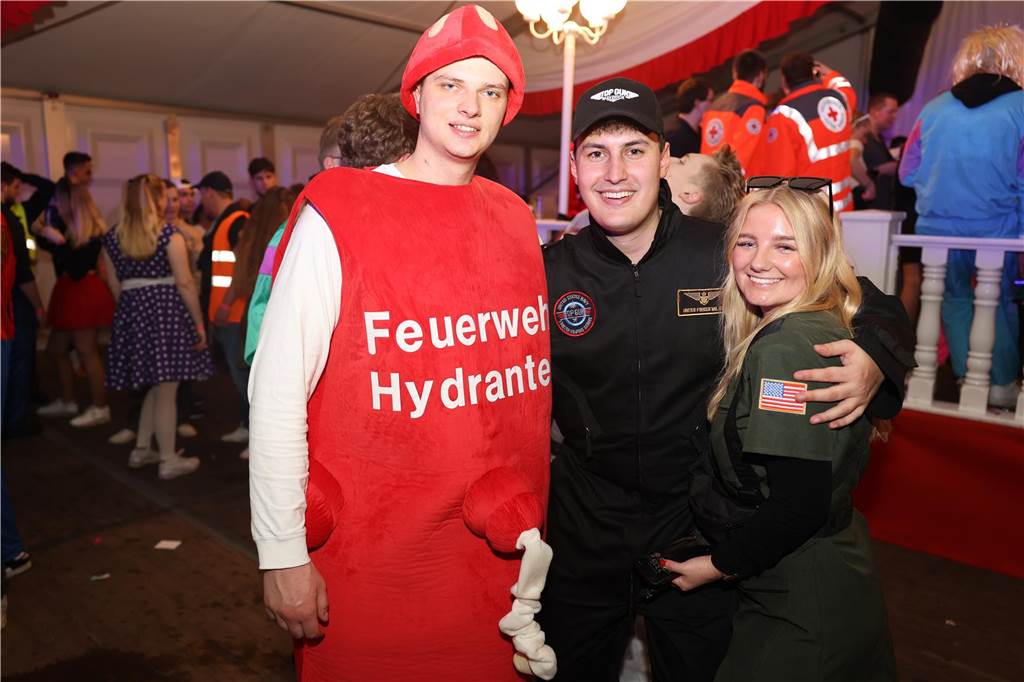 Karnevalssamstag in Olfen: Ganz viele Fotos von den Partys in der Stadt