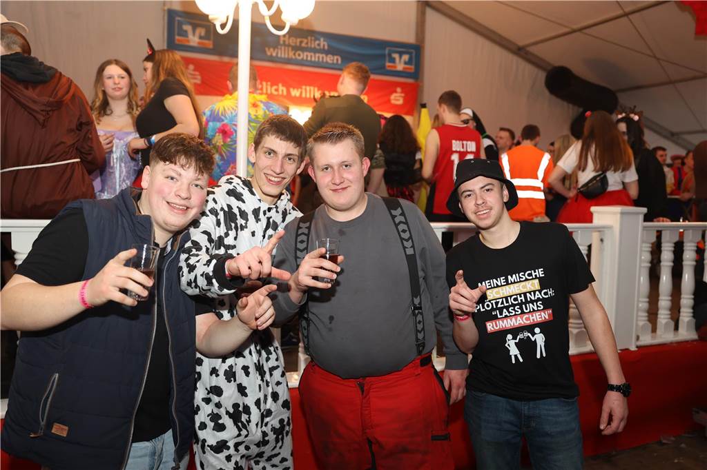 Karnevalssamstag in Olfen: Ganz viele Fotos von den Partys in der Stadt