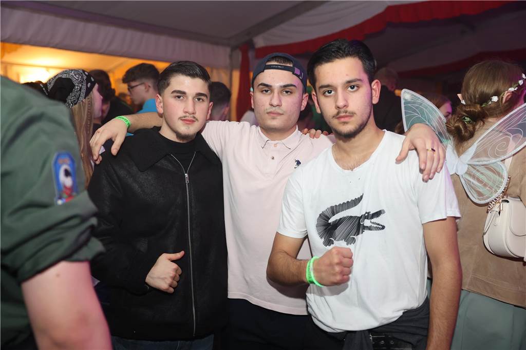 Karnevalssamstag in Olfen: Ganz viele Fotos von den Partys in der Stadt