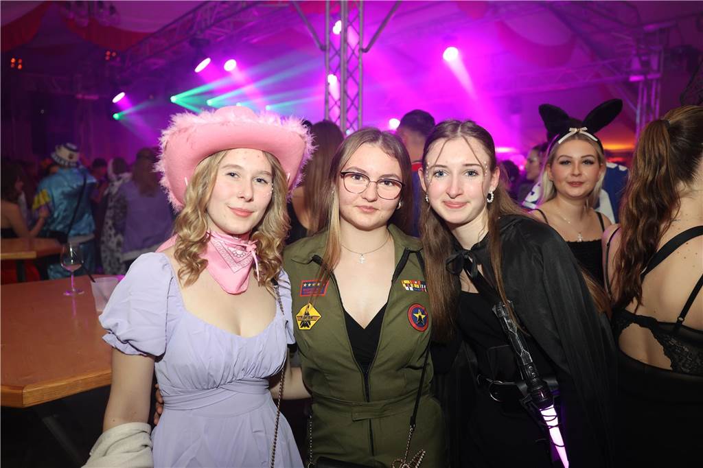 Karnevalssamstag in Olfen: Ganz viele Fotos von den Partys in der Stadt