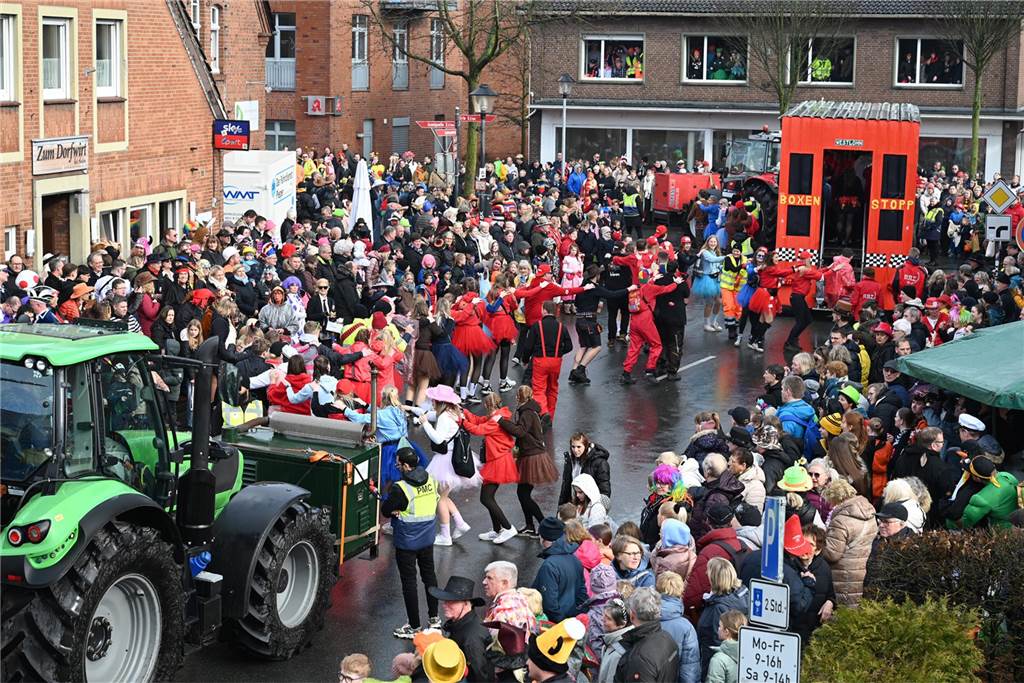Helau und Kamelle: Raesfelder Rosenmontagszug