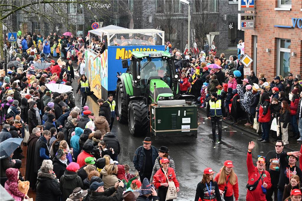 Helau und Kamelle: Raesfelder Rosenmontagszug