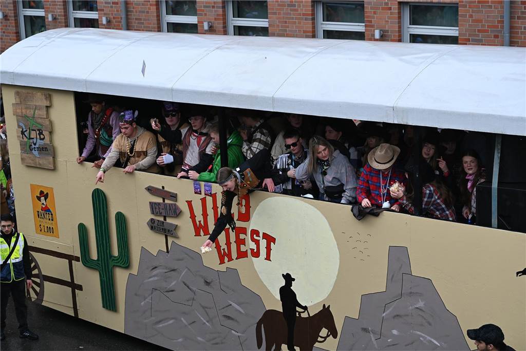 Helau und Kamelle: Raesfelder Rosenmontagszug