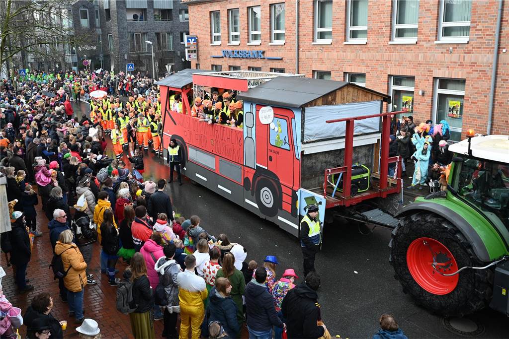 Helau und Kamelle: Raesfelder Rosenmontagszug