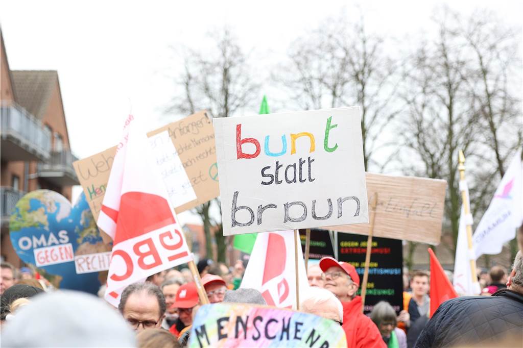Die besten Bilder von der Kundgebung in Ascheberg: Plakate für Demokratie und Vielfalt